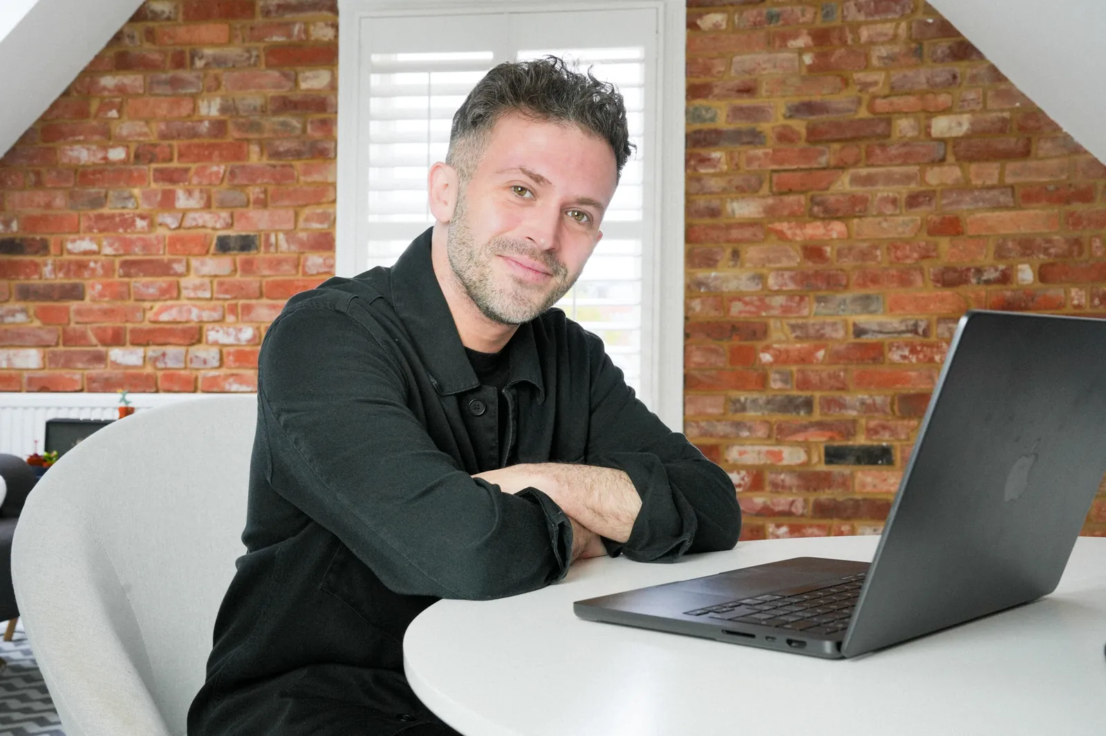 Daniel Towle, screen time expert, on a video call at his desk